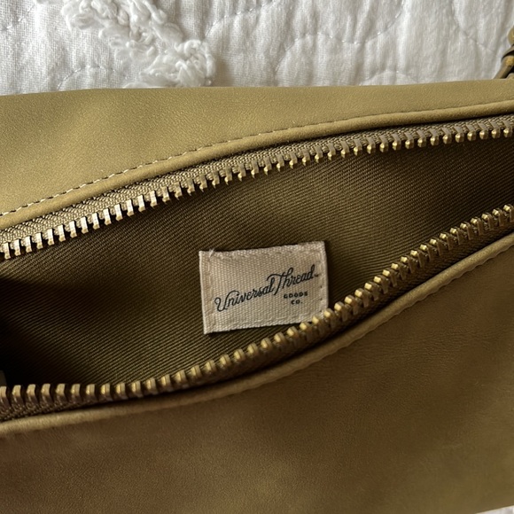 Universal Thread Purse - Picture 4 of 5